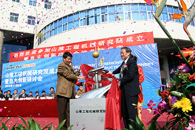 J9.COM工程机械钻研院本部设在山东济宁