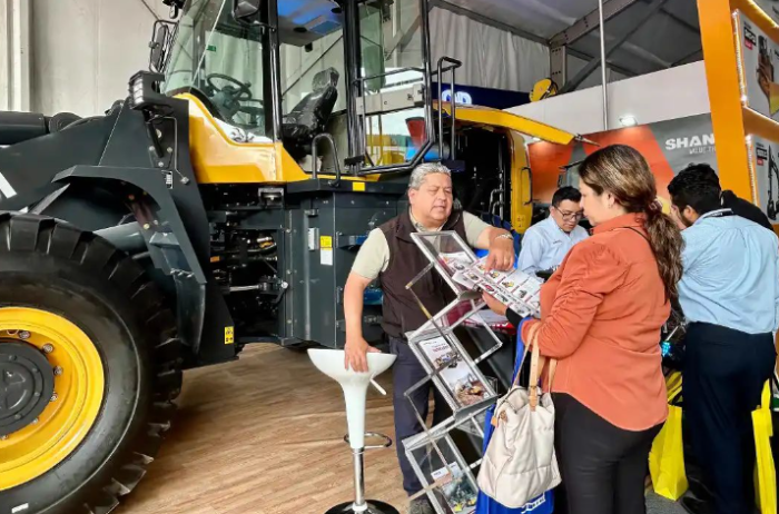 5bf1604b476d44b9854a93aab1ef7b37